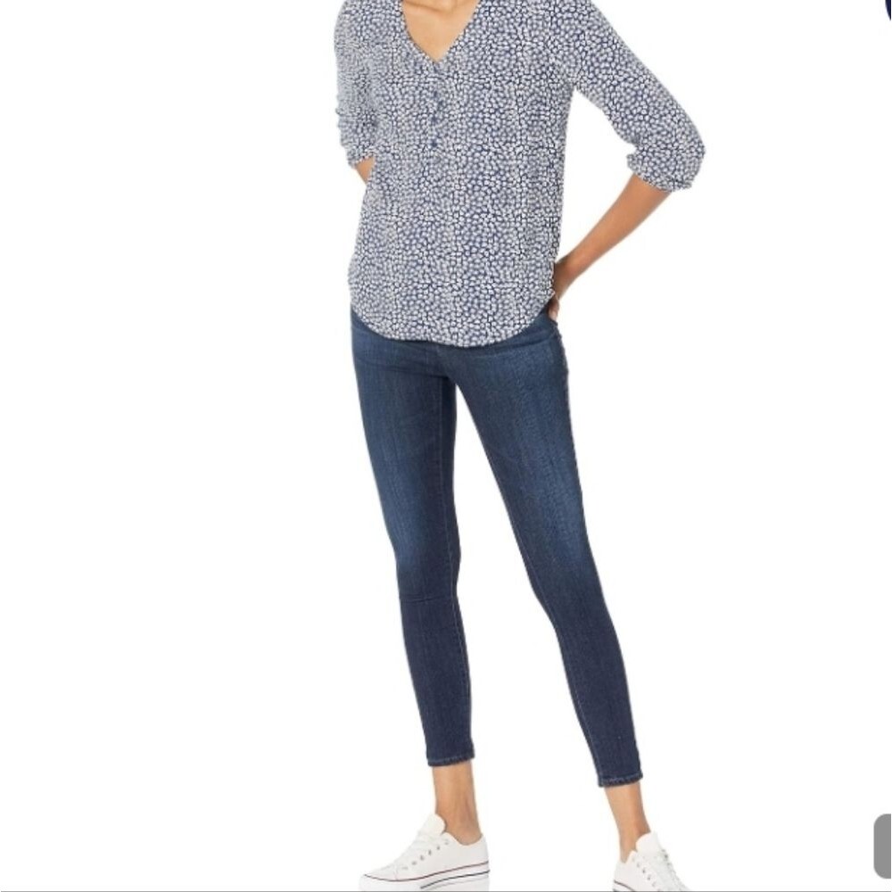 XL Amazon Essentials Womens 3/4 Sleeve Button Popover Shirt Loose-Fit V-Neck Top - Picture 3 of 16